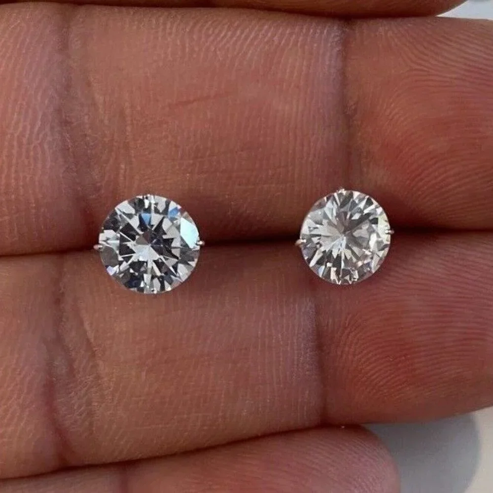 14k White Gold Round Diamond Earrings